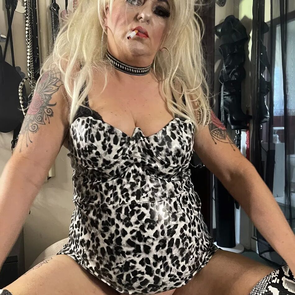 20 Pics HOME SLUT SHIRLEY