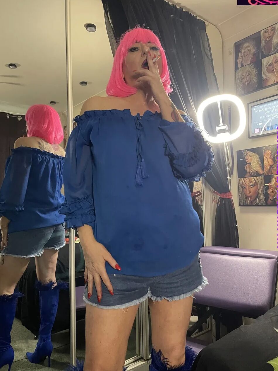 9 Pics SUNDAY BLONDE OR PINK