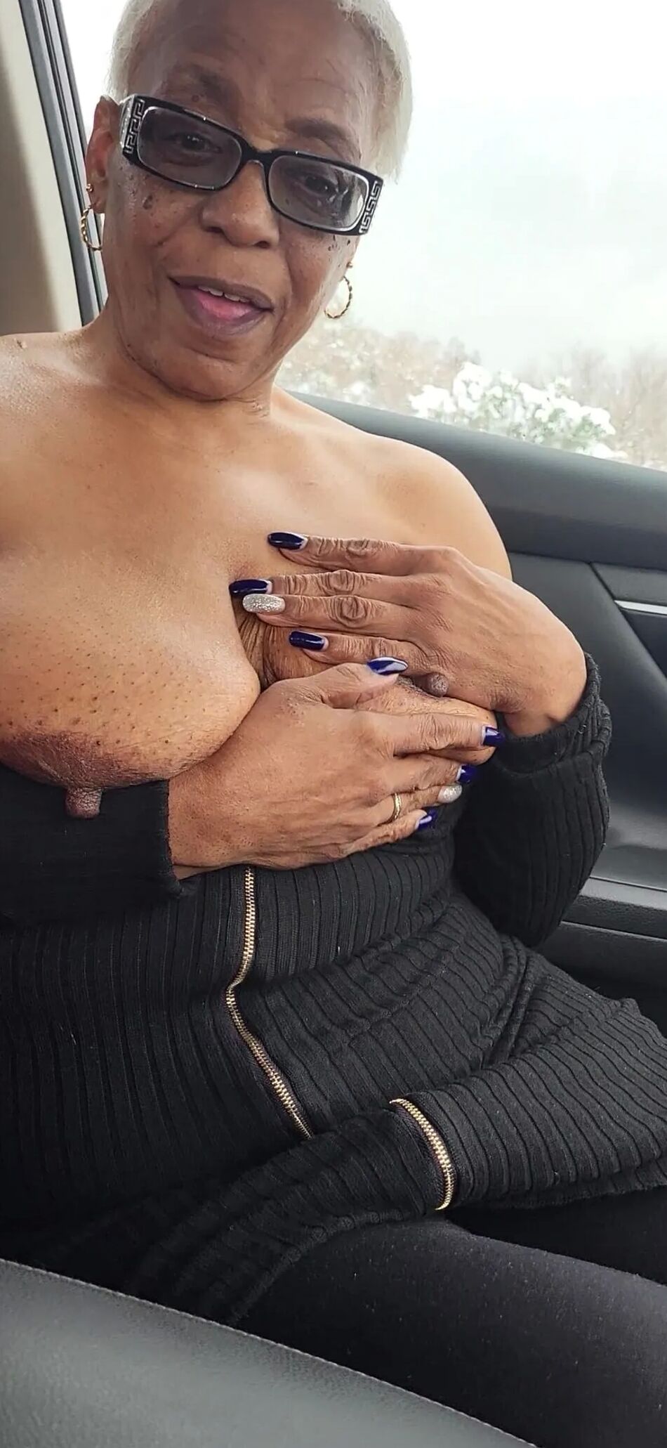 11 Pics Cold Titties (My Girls)