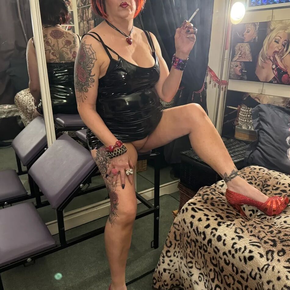 20 Pics THE SLAG SHIRLEY
