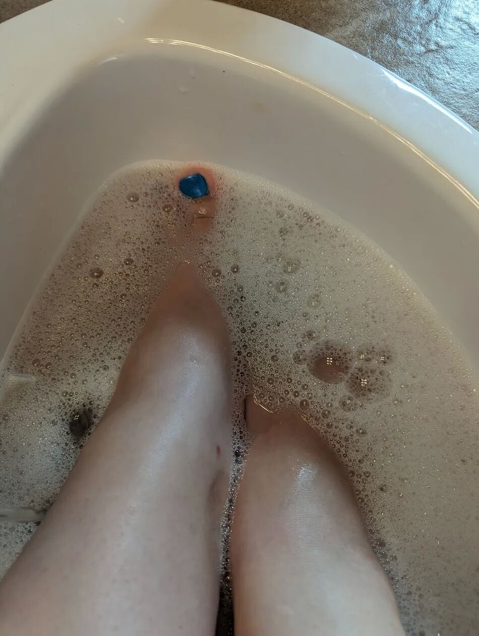 20 Pics Feet and boobs