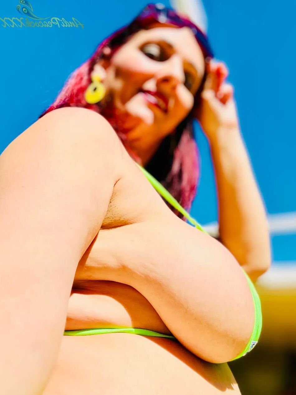 20 Pics Gusher Gal