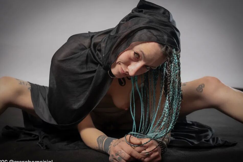 20 Pics My erotic debut