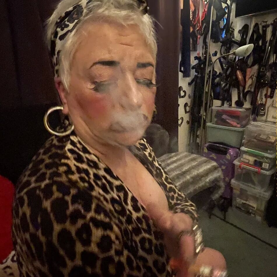 20 Pics MOM NEEDS YOUNG COCK