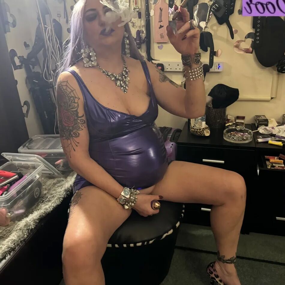 20 Pics SHIRLEY WHORE NEXT DOOR