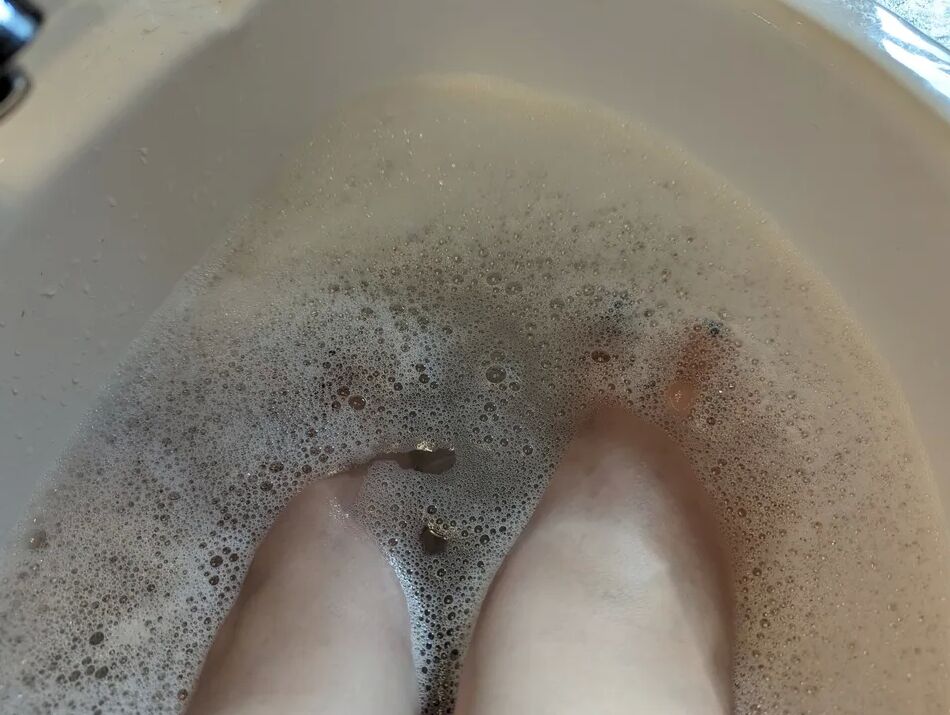 20 Pics Feet and boobs
