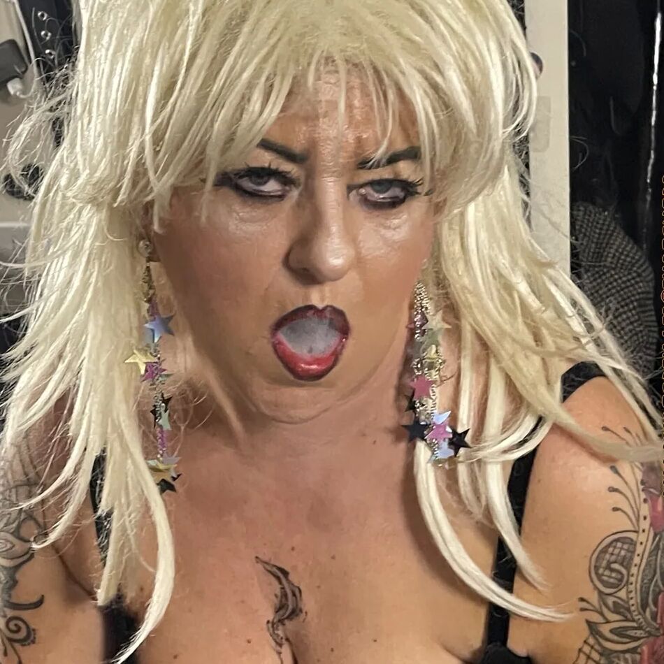 20 Pics SHIRLEY SMOKING WHORE 2