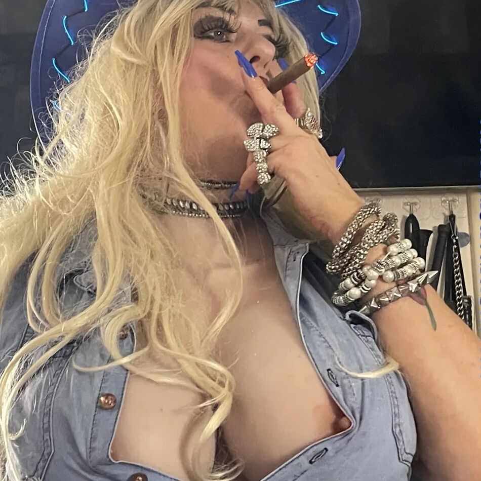 20 Pics I LOVE BIG FAKE TITS