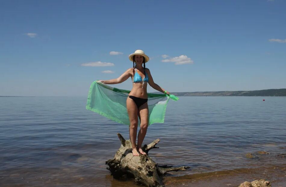14 Pics On the beach of Kuchugury