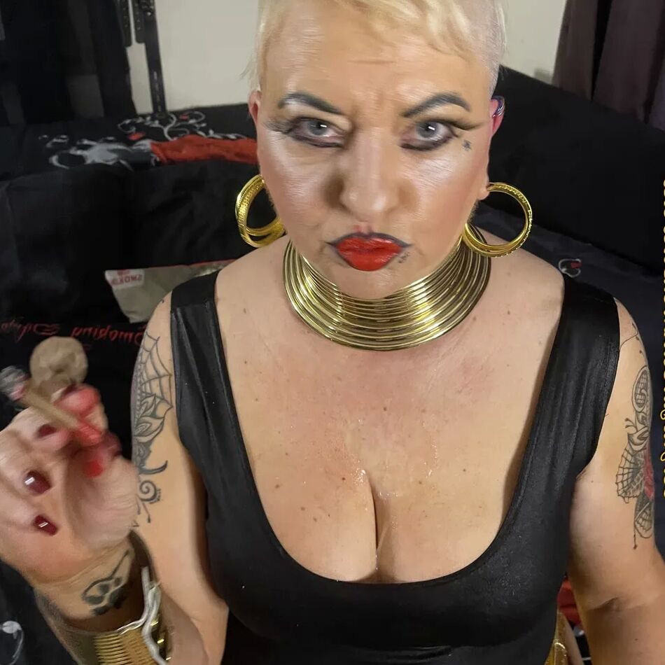 20 Pics BAD AUNTIE SHIRLEY