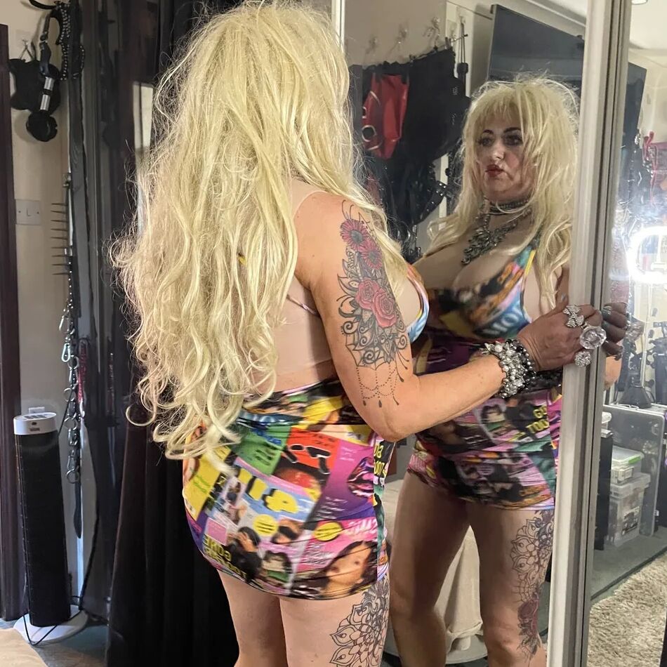 20 Pics SEXY BIG TITS SHIRLEY 2