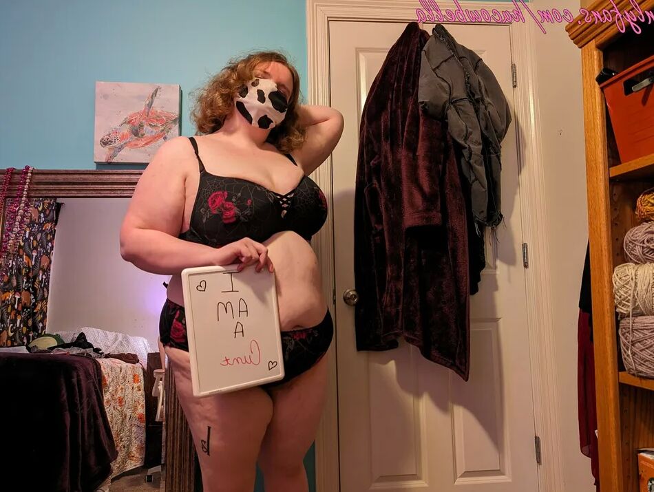 20 Pics Hucowbella for International Cunts day