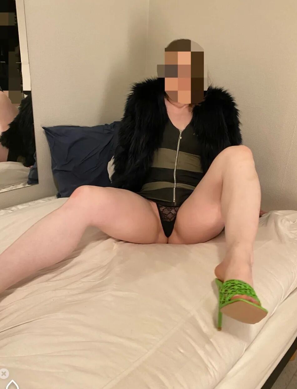 9 Pics Dressed up for a date