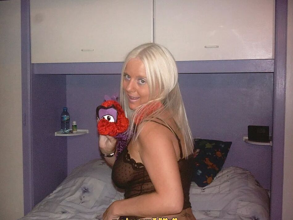 20 Pics My MILF Exposed - Swedish horny wife