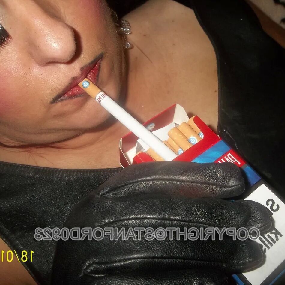 20 Pics SHIRLEY SLUT 664