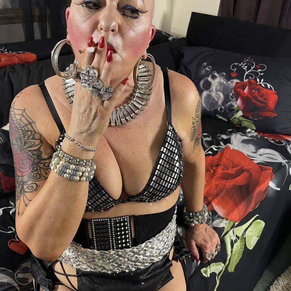20 Pics MY NEW HAIRDRESSER
