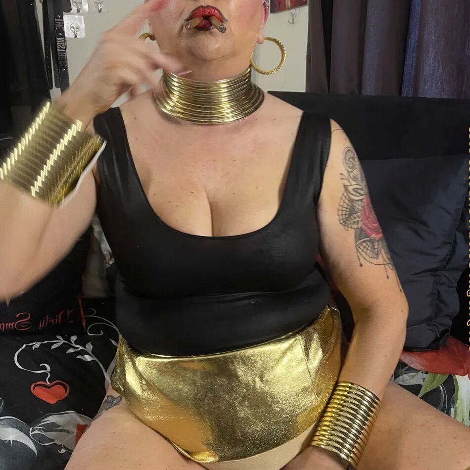 20 Pics BAD AUNTIE SHIRLEY