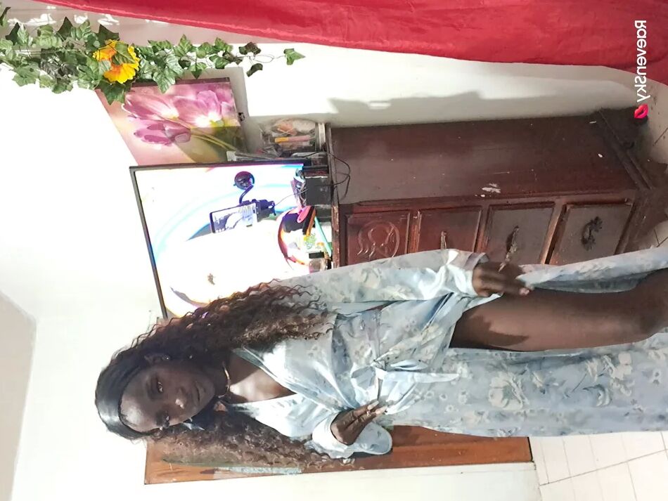 20 Pics Lil Chocolate Cover Raeven Sky