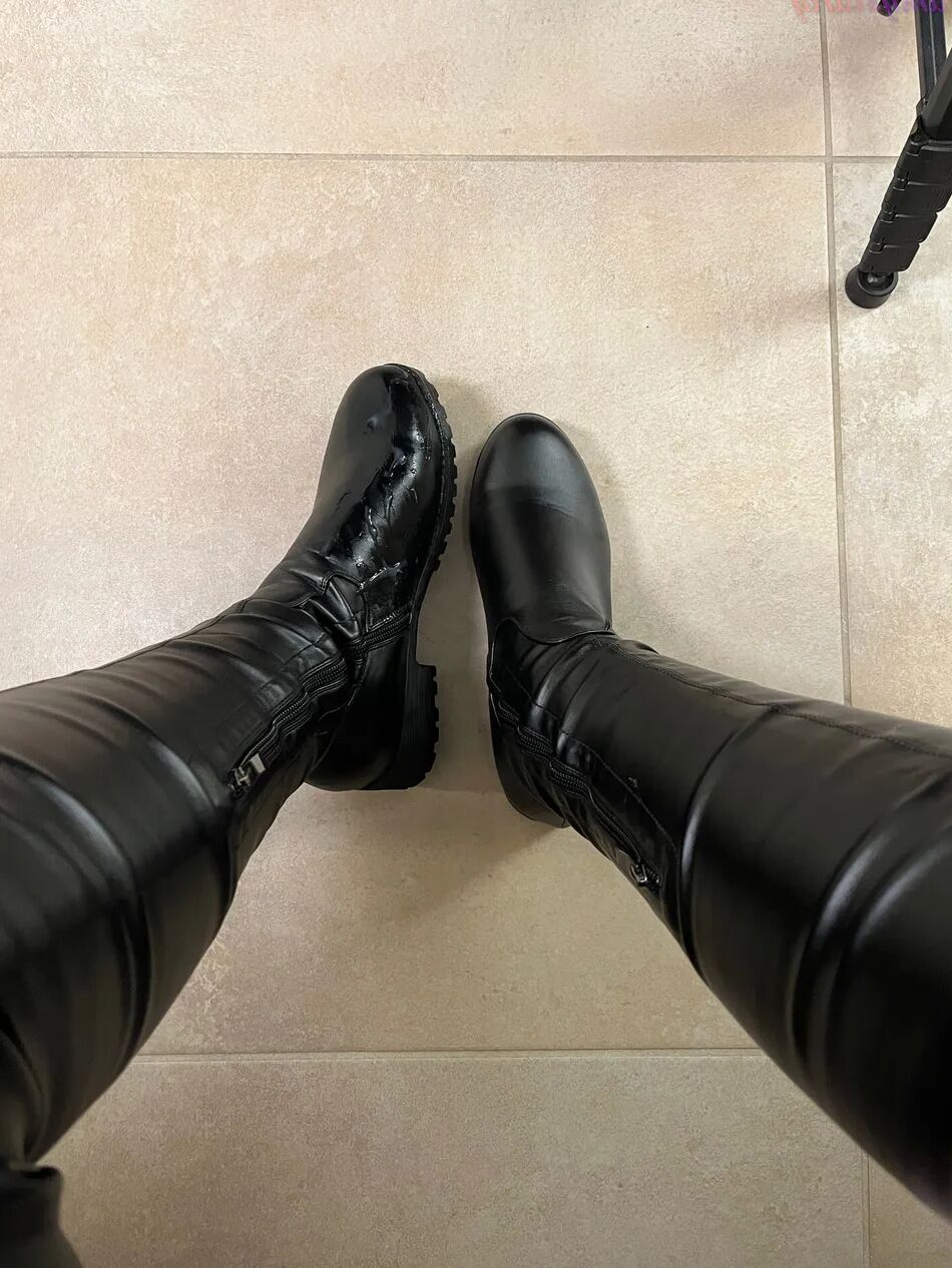19 Pics March & Blast in Super Thigh Boots - Ball Stomp, Bootjob