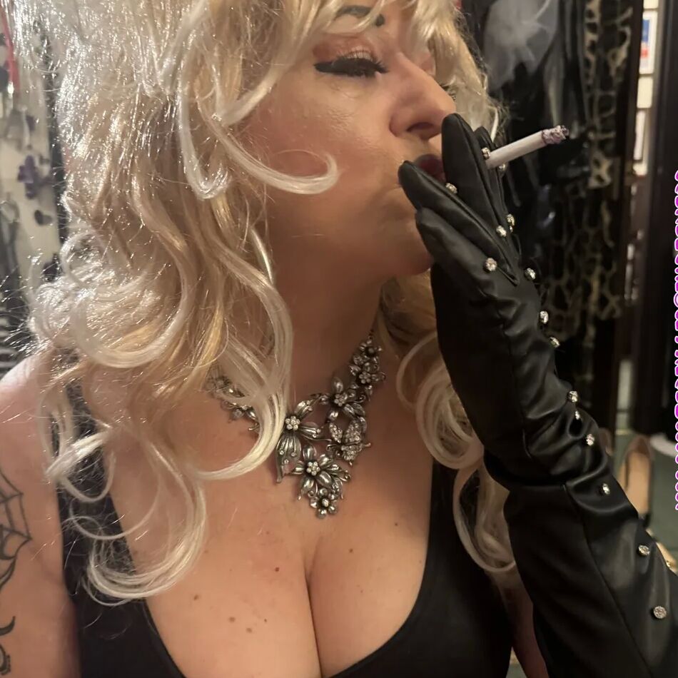 20 Pics SEXY MILF SHIRLEY