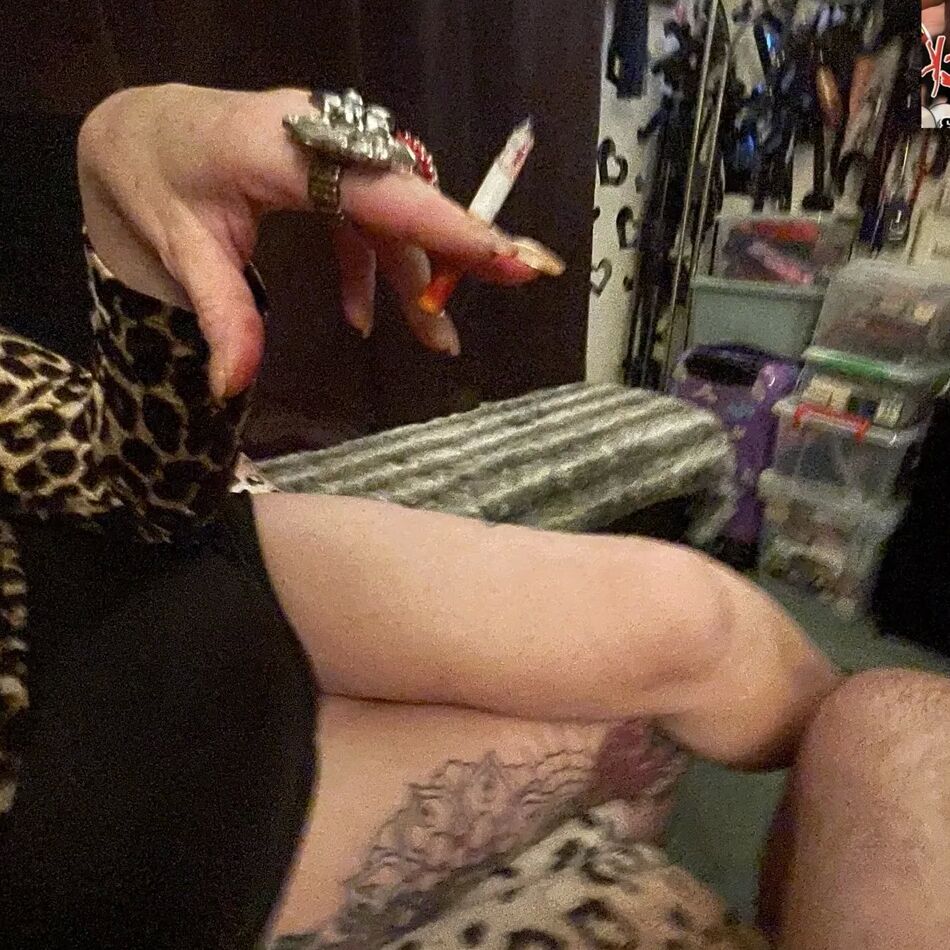 20 Pics MOM NEEDS YOUNG COCK