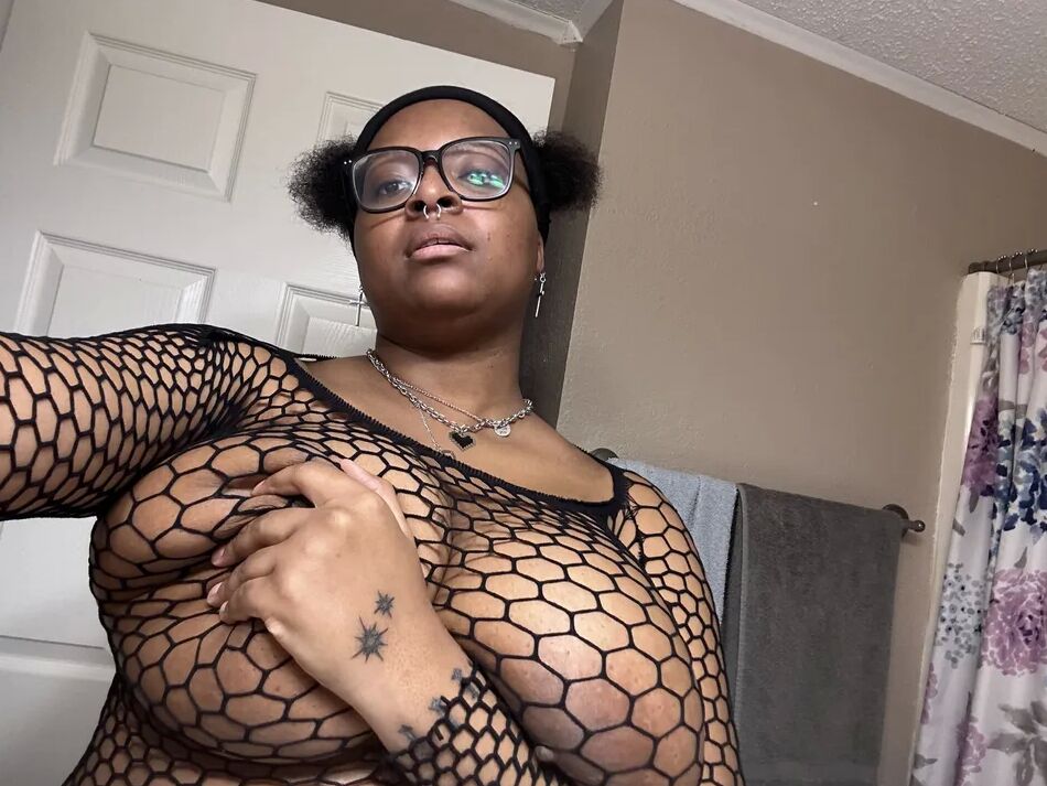 9 Pics BIG TIT METALHEAD