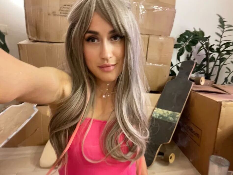 16 Pics Porn model, sexy girl show next to boxes and longboards