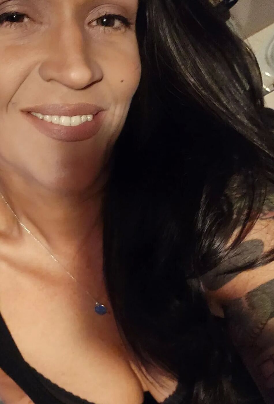 6 Pics Hotwife