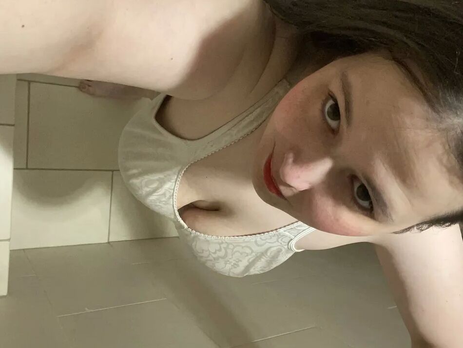 20 Pics Locker Room