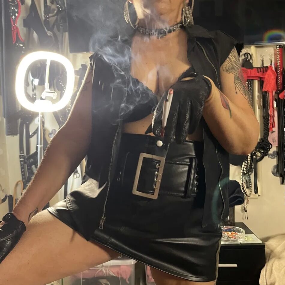 20 Pics BIKER WHORE SHIRLEY