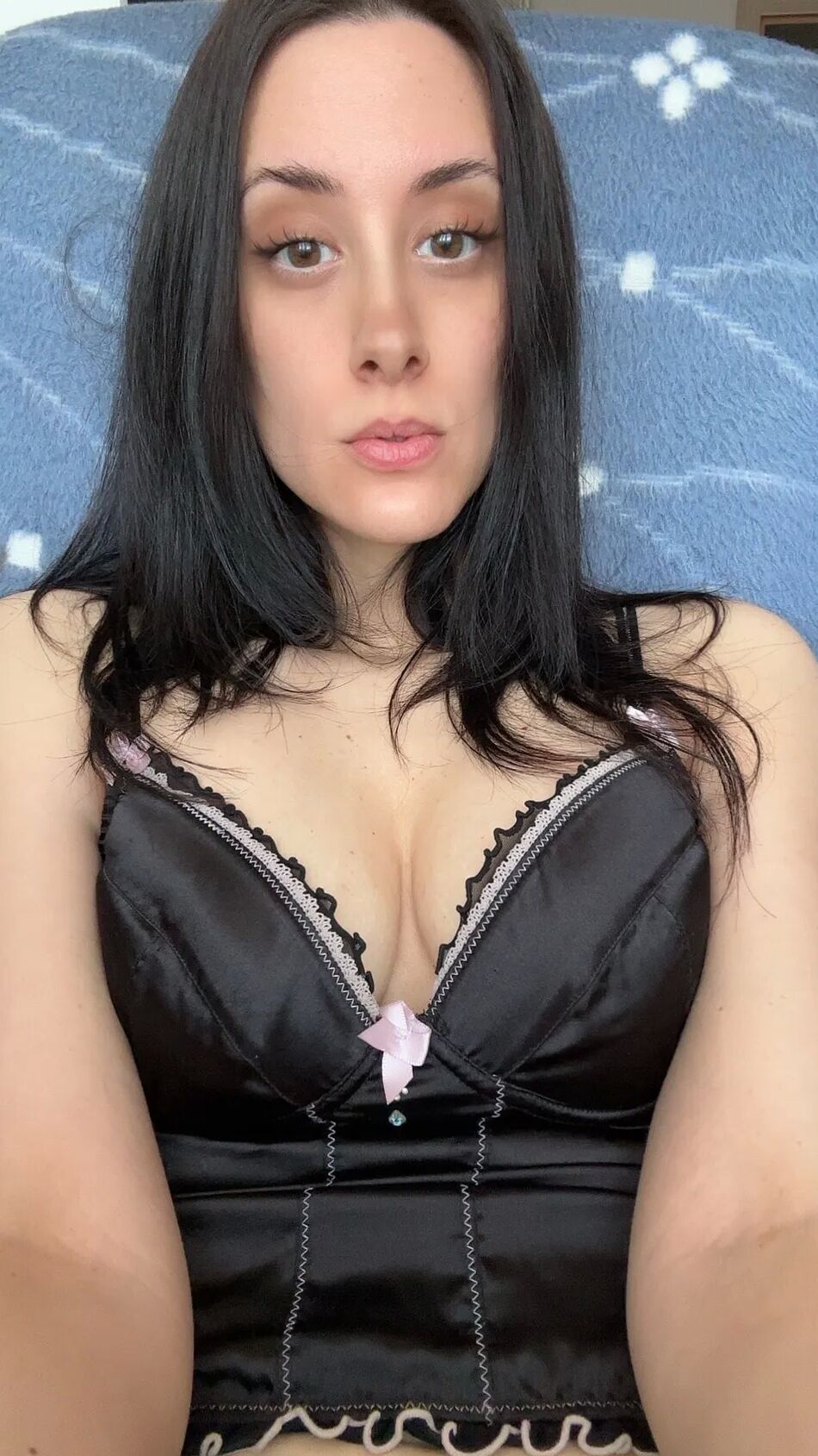 9 Pics In Black!