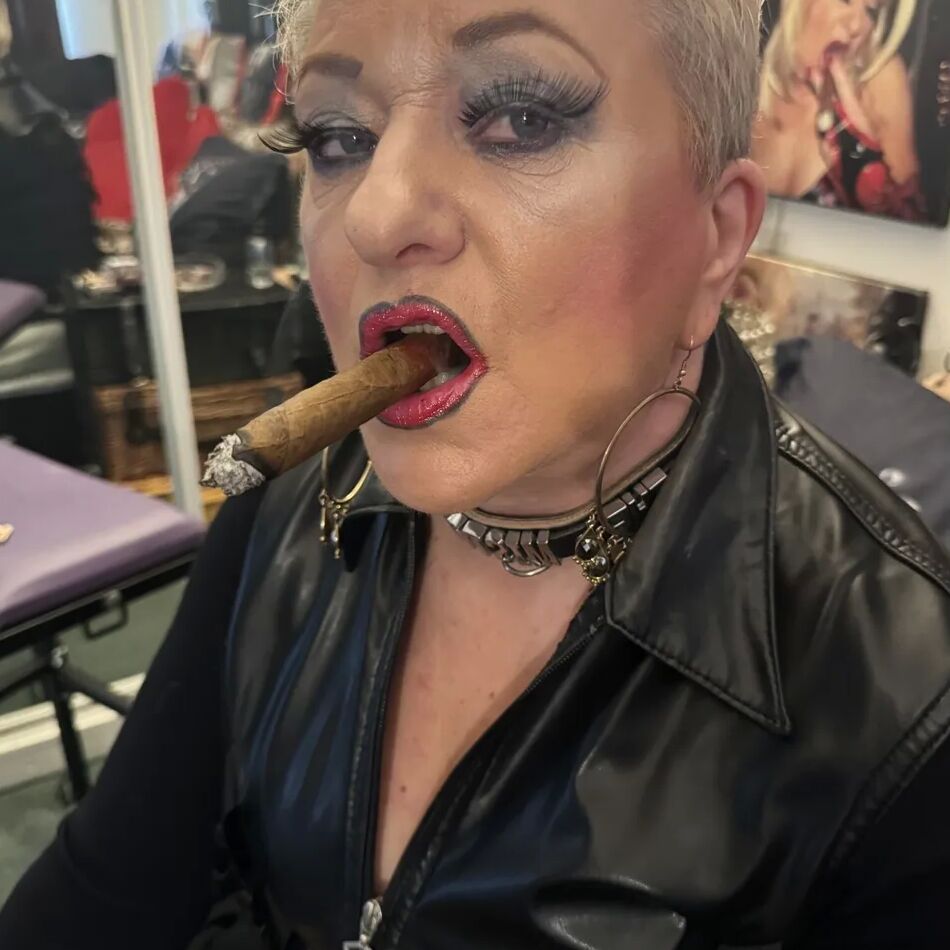 20 Pics SHIRLEY SMOKING DOMINATION