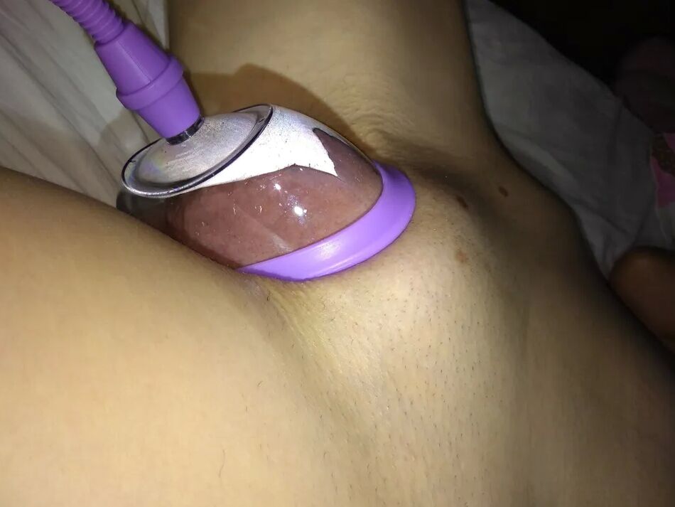 17 Pics delicious skinny sucking her pink pussy