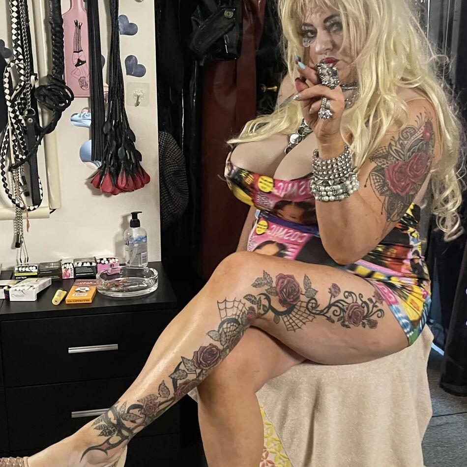 20 Pics SEXY BIG TITS SHIRLEY 2