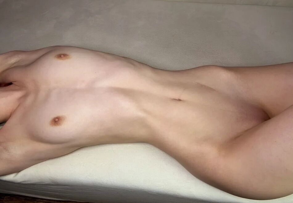 20 Pics Sexy petite girl