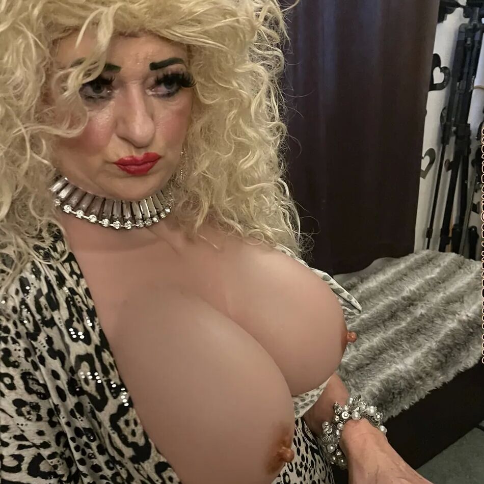 20 Pics MOMMY NEEDS COCK