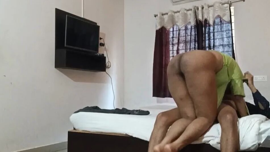 7 Pics Oyo Hotel main teen girl