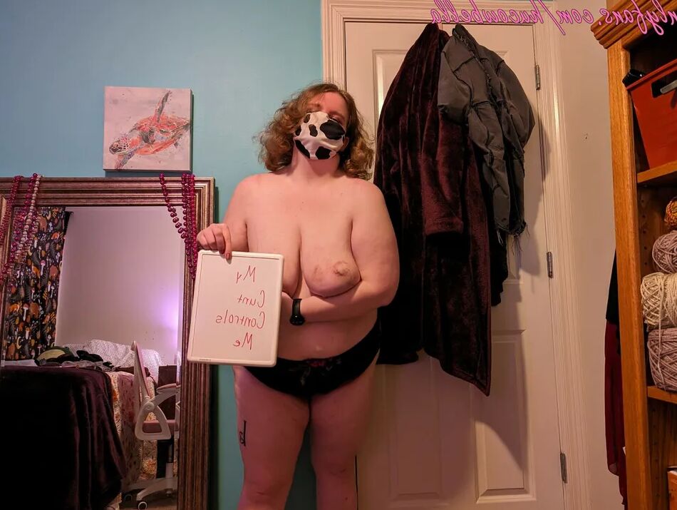 20 Pics Hucowbella for International Cunts day