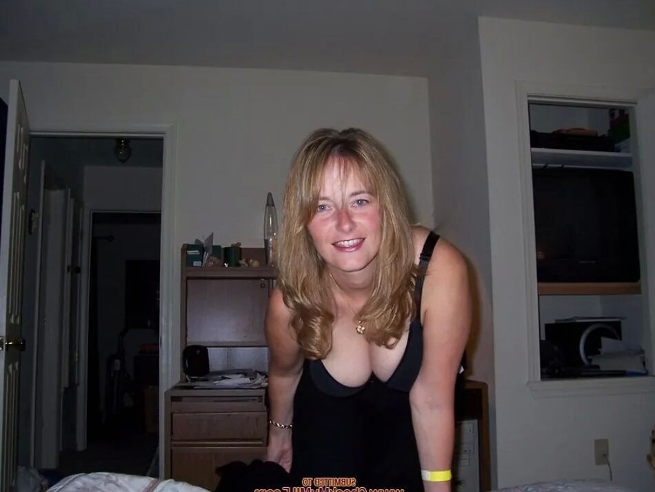 15 Pics Check My MILF