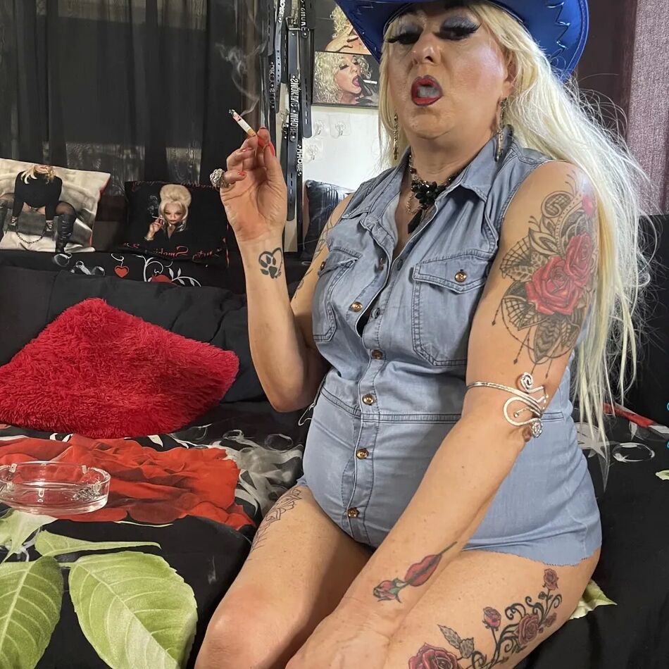 20 Pics MY TIME SMOKING PLAYING