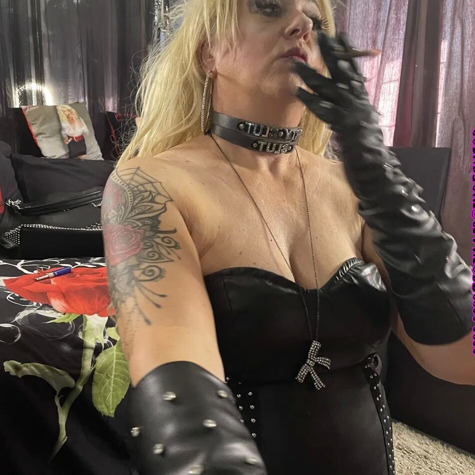 20 Pics I LOVE SMOKING 5 PLAYING  WITH MYSELF