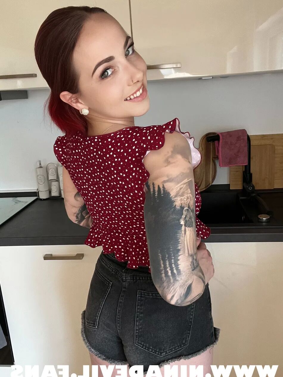 5 Pics Sexy home pics