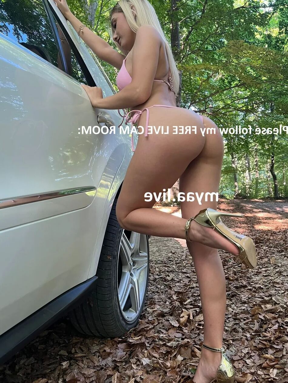6 Photos Photos en extérieur, sur ma voiture et dans ma voiture, jambes écartées, en sexe