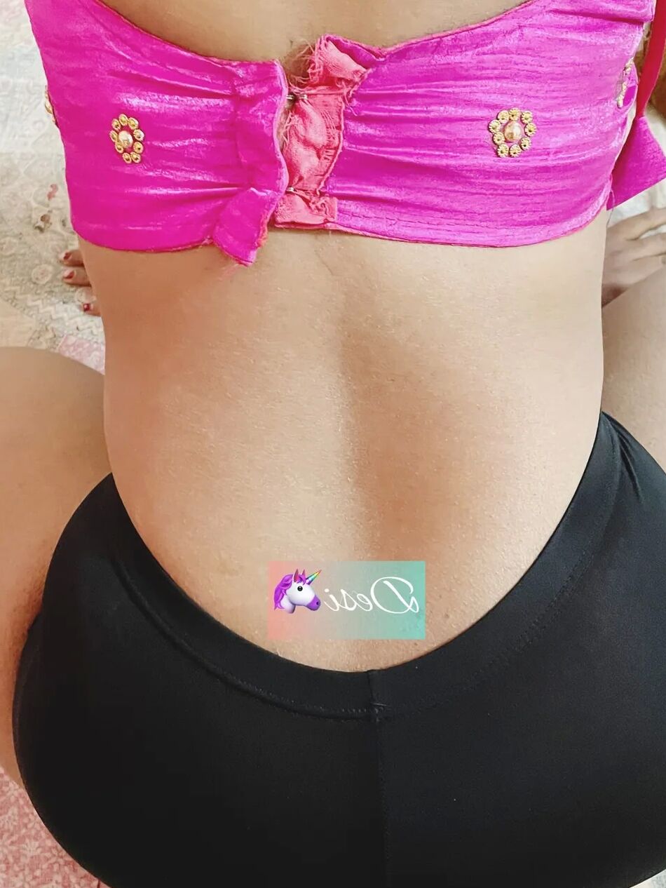 8 Pics Indian MILF Big ass