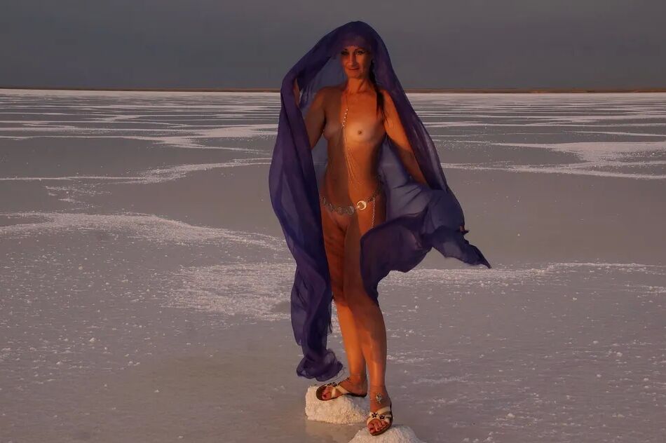 20 Pics On Sunset-Light with DeepBlue Shawl on Salt- Lake