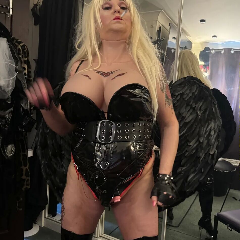 20 Pics ANGEL OF CHAOS