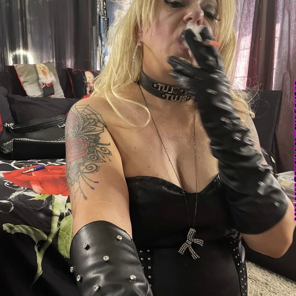 20 Pics I LOVE SMOKING 5 PLAYING  WITH MYSELF