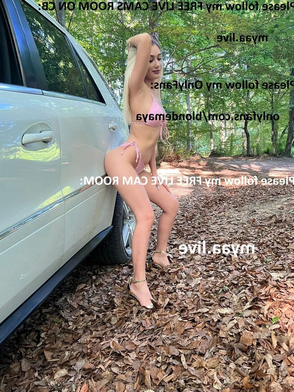 6 Photos Photos en extérieur, sur ma voiture et dans ma voiture, jambes écartées, en sexe