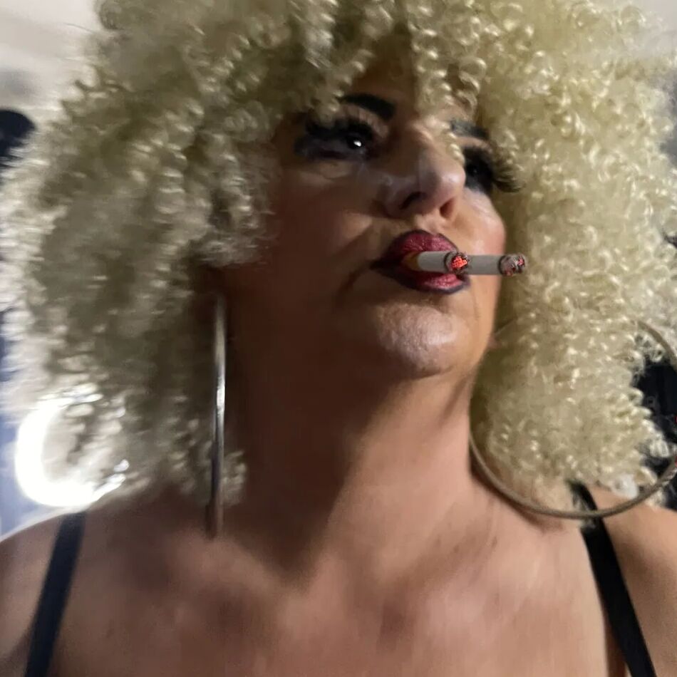 20 Pics SHIRLEY SMOKING WHORE