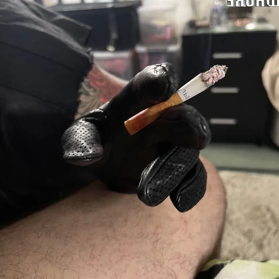 20 Pics BIKER WHORE SHIRLEY
